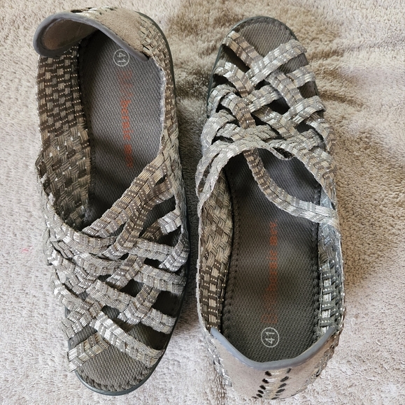 BM Bernie Mev. Peep Toe Wedge Sandals 41 Gray& Silver Woven Elastic Shoes EUC. - Picture 1 of 4